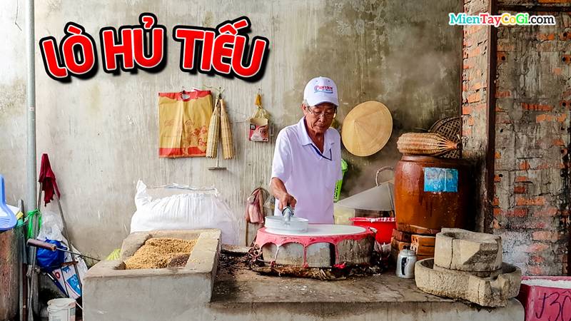 Description: L hủ tiếu truyền thống